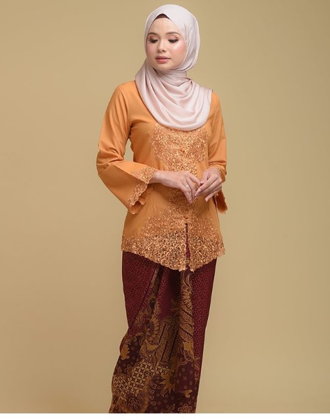 Baju Belah Kebaya Panjang Johor  Trend Model Rok Duyung Batik 2019