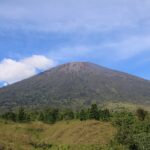 1280px-Gunung_Rinjani_dari_Jalur_Sembalun