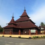 1024px-Masjid_Jamik_Air_Tiris_Minang
