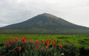 1024px-Uprising-mount_kerinci